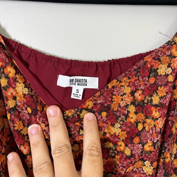 Sheer Long‎ Sleeve Floral Cropped Top - Picture 2 of 6